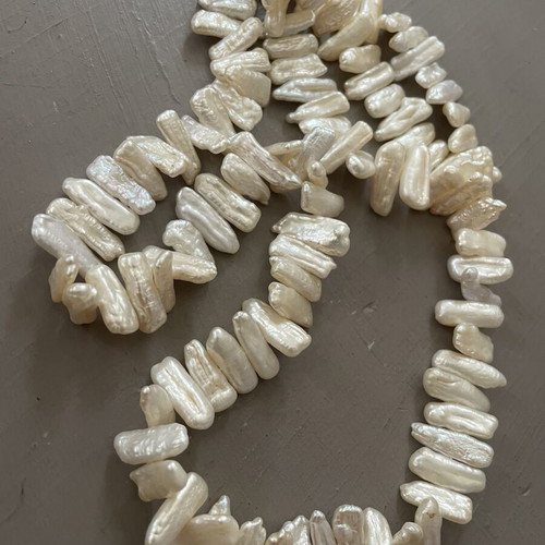 Vintage pearl necklace with elongated cultured white pearls like new