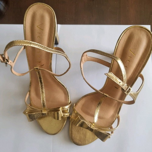 Vicenza leather gold high-heeled sandals like new, size 39