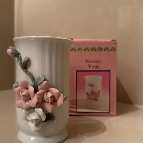 Porcelain vase with roses new