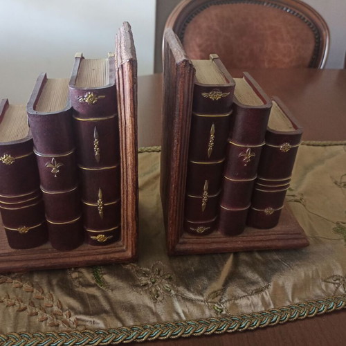Bookends, brown color