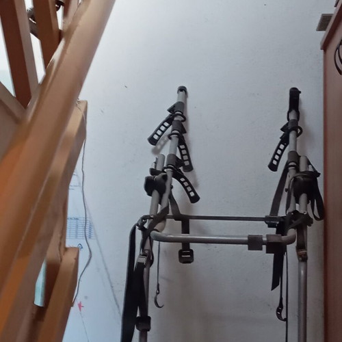 Bicycle rack for three bikes like new, for roof rack