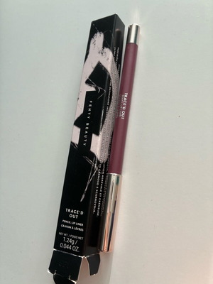 Lip Liner Fenty Beauty Trace’d Out στην απόχρωση They So Vine καινούργιο
