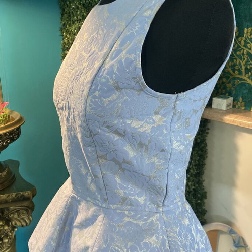 Embossed brocade sleeveless blouse blue silver, new, size S