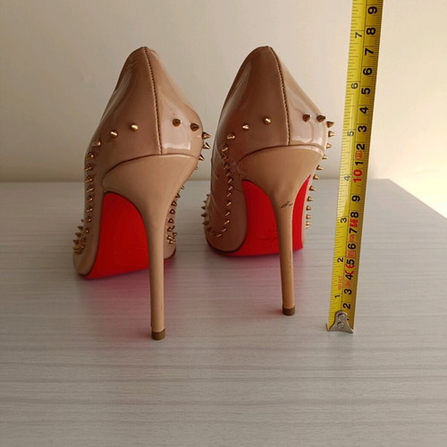 Louboutin pumps new, size 41, beige with studs