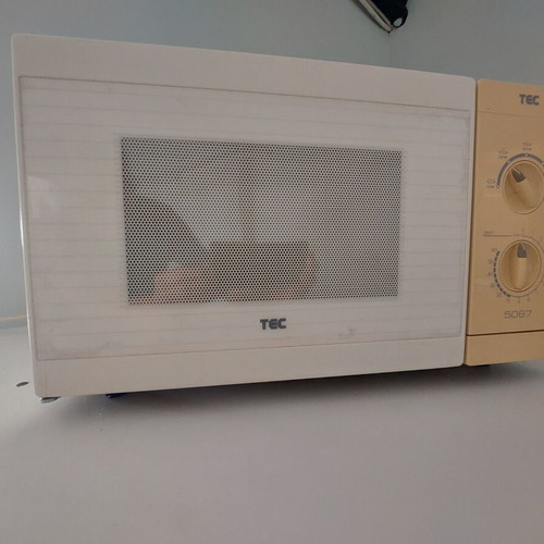 Microwave oven used in excellent condition