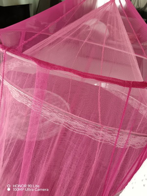 Mosquito nets fuchsia and white like new, set of 2