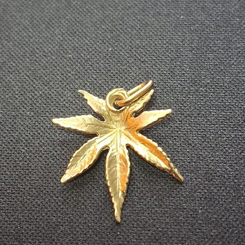 Gold pendant 14 carat like new, 2.5×2 cm, 1.9 grams