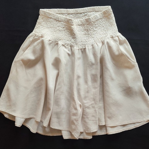 Celestino linen shorts like new, ivory, one size