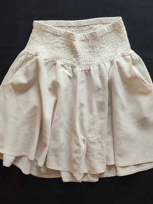 Celestino linen shorts like new, ivory, one size