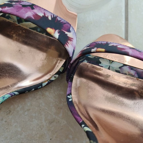 Ted Baker Charv Dark Floral Stiletto Heels size 40, like new