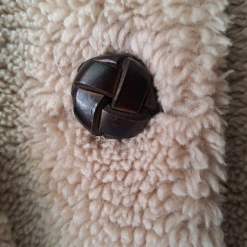 Zara short beige jacket like new with brown buttons and pockets
