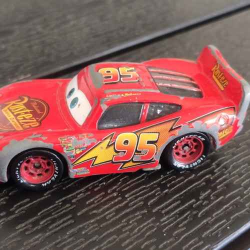 Disney McQueen 1:55 scale toy car used