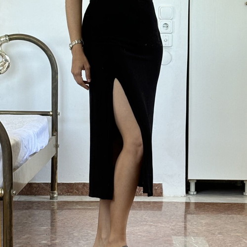 H&M skirt size 36 like new, black