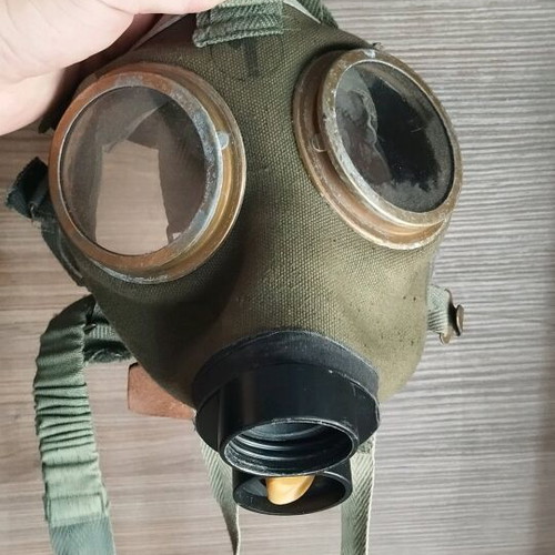 Retro gas mask used with 3 filters