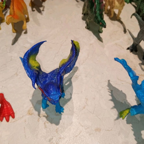Dinosaur figures like new, set of 17 with dragons