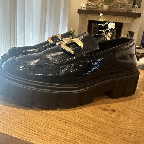 Women's patent leather moccasins like new, medium heel, size 38, black