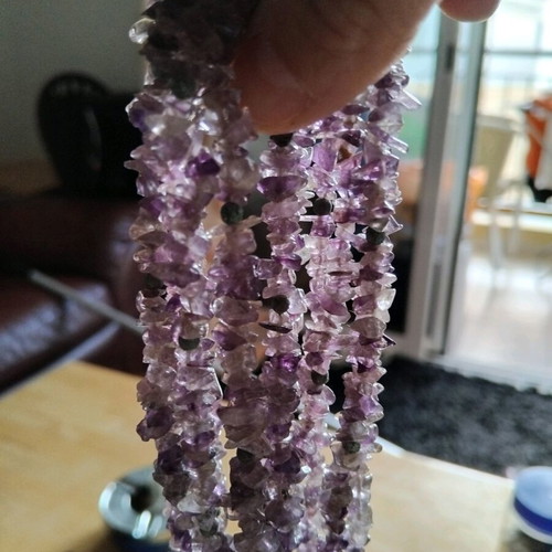 Long amethyst chip necklace like new, purple