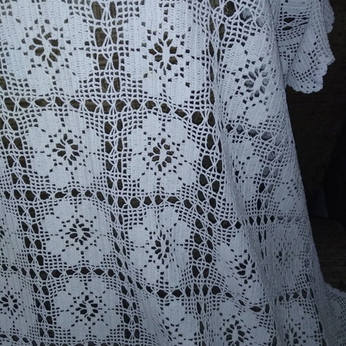 Handmade crochet tablecloth used, dimensions 1.00x1.05