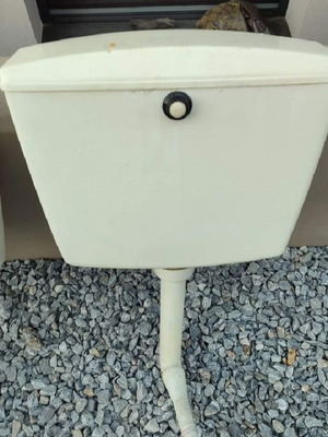 Toilet cisterns used, pack