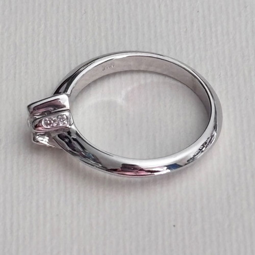 Diamond Solitaire Ring 18K White Gold like new, 0.06ct center