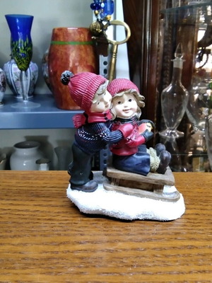 Porcelain figure of children playing from 1990 like new