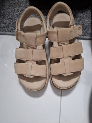 Ugg πέδιλα No 36 μπεζ σαν καινούργιο