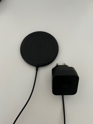 Mophie wireless mobile charger used in very good condition