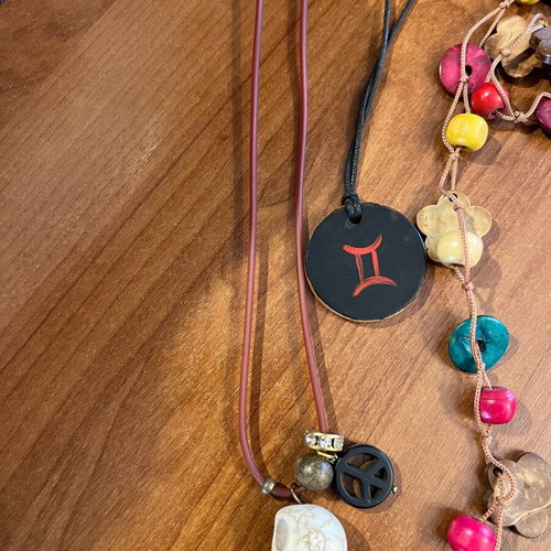 Pack of 5 necklaces like new, intact