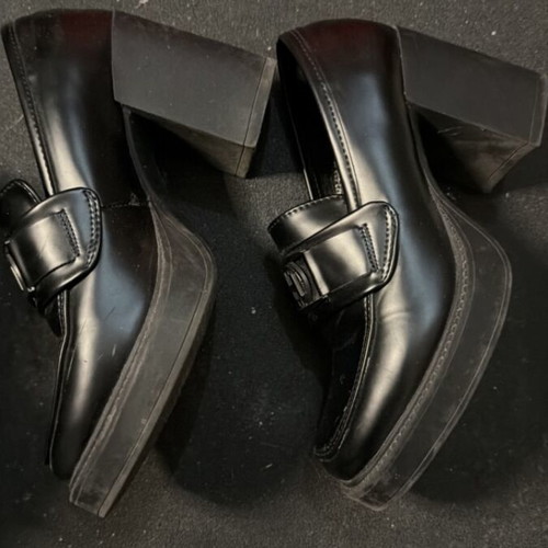 Black pumps like new with thick heel, size 37