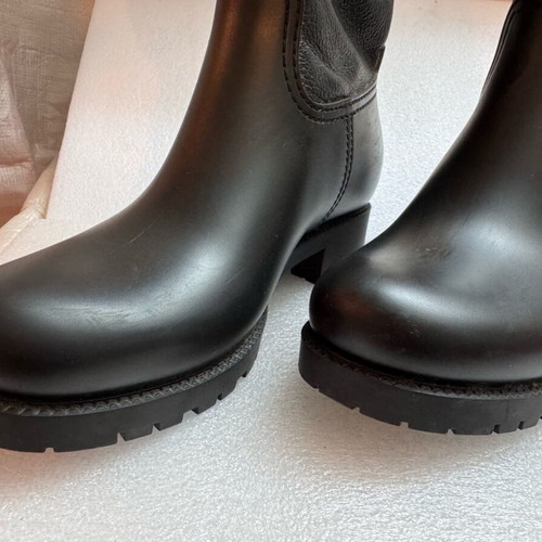 Feng Shoe No 39 black leather boots used