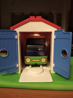Γκαράζ με φορτηγό Playmobil σαν καινούργιο με όλα τα εξαρτήματα