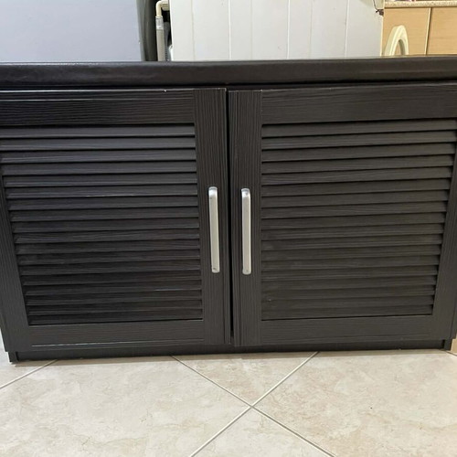 Shoe rack used with 6 compartments and cushion top