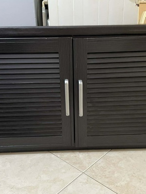 Shoe rack used with 6 compartments and cushion top