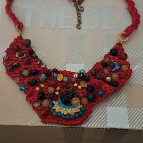 Handmade knitted necklace like new, multicolored