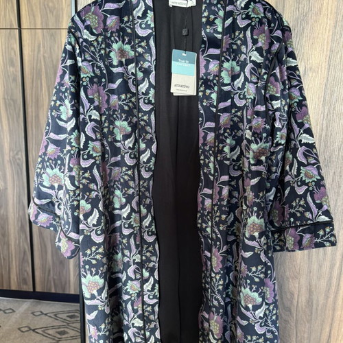 Attrattivo Long Floral Kimono new with tags, Parisian Collection