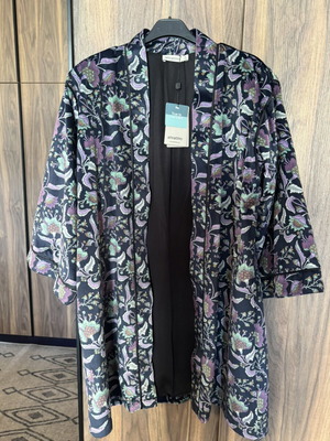Attrattivo Long Floral Kimono new with tags, Parisian Collection