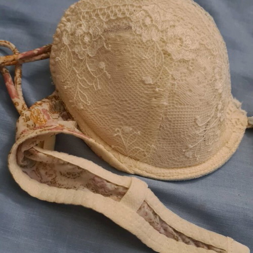 Intimissimi bras like new, pack of 2, sizes 70 75 B