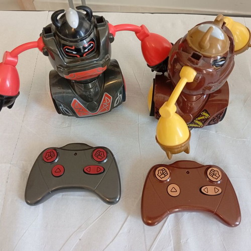Remote Control Fighting Robots used, set of 2 with controllers