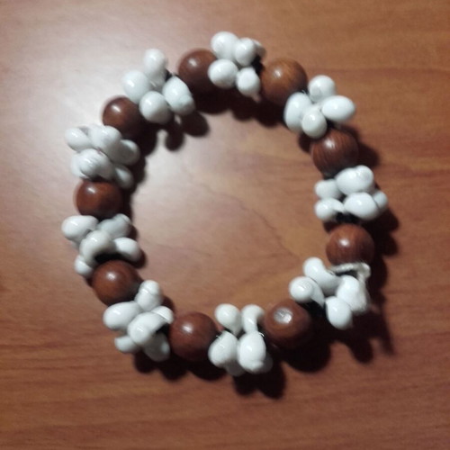Bracelet with wooden beads and white shells new