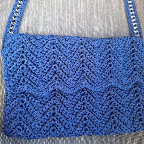 Handmade blue knitted shoulder bag used with silver chain