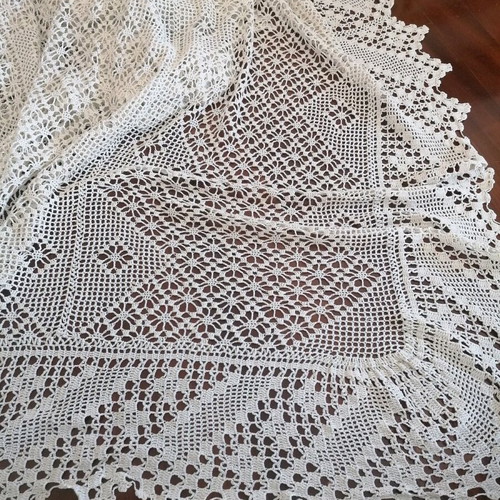 Handmade bed or table cover like new