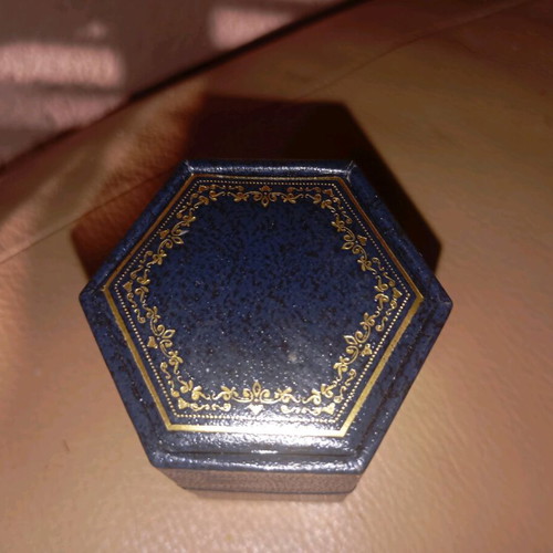 Elegant English vintage leather jewelry box like new with gold ornaments