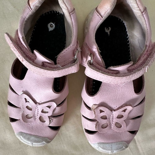 Pink sandals size 24 like new, leather