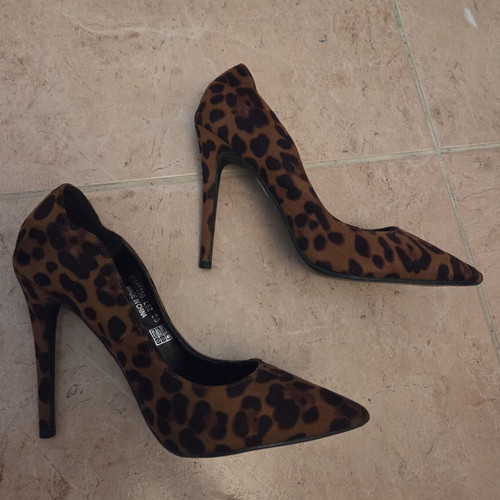 Migato Leopard Print Pumps with Pointed Toe