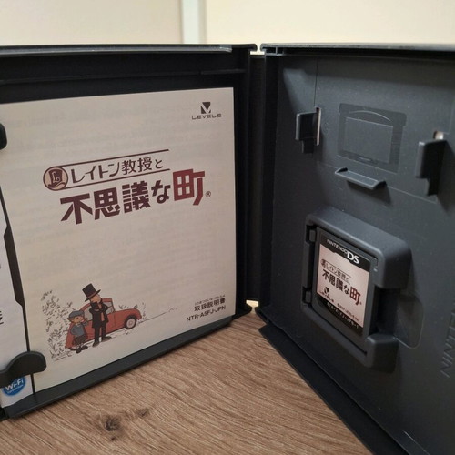 Professor Layton Nintendo DS game like new, Japanese language