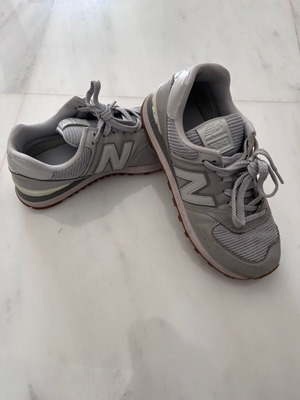 New Balance 574 athletic shoes used, size 40.5, grey and silver