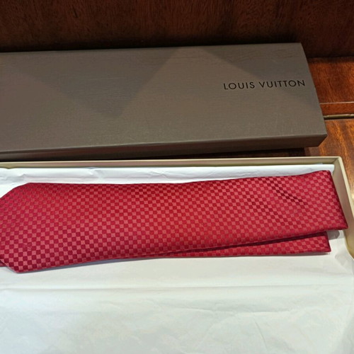 Louis Vuitton tie new, red and pink