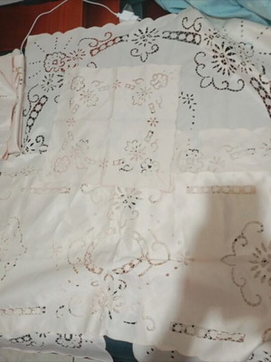 Complete table linen set with satin-like napkins new