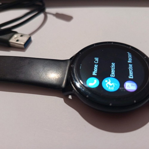 Smart watch like new with screen protection and charging cable
