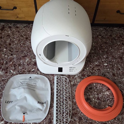 Q-Clean self-cleaning cat litter box with wifi and app, like new